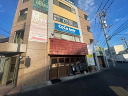 【新羽駅前・1階路面店】ダクト完備！大通り交差点に面する美麗イタリアン居抜き外観