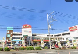 【桶川駅19分】ショッピングセンターの１階物件です。外観