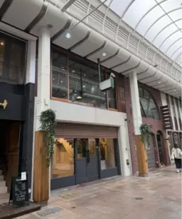 神戸三宮駅 徒歩6分 造作無償 1F〜4F一棟貸し フィットネス居抜き物件 【飲食可】外観
