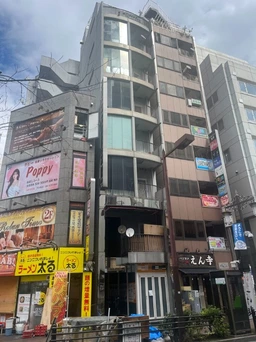 トキワ通り沿いの1階路面店舗物件、5.55坪/18.32㎡、飲食不可外観