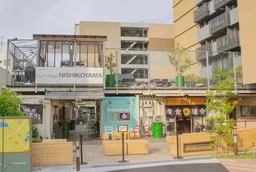 西小山駅から徒歩1分　飲食店集合施設のフードコート型店舗外観