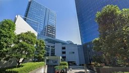【浜松町駅 徒歩7分】1F 107 芝浦の運河沿いに建つオフィスビル隣接 / 物販・サービス店舗向け（飲食不可）