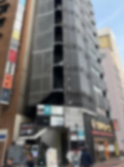 【飲食不可】新宿駅南口徒歩5分！国際通り/新宿都道新宿副都心八号線沿い！物販・サービス向け上層階物件！外観