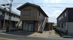 旧水戸街道沿いの1階路面物件！！敷地内に駐車スペースがあります！！外観