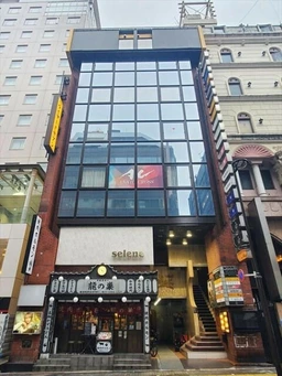 新宿駅 徒歩5分 3F 現況:バー ・美容院　居抜き物件 【何業も可】外観