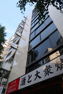 ◆八丁堀駅徒歩７分◆整体・美容系サロン・物販にオススメ◆事務所仕様◆大通りに面する白いタイル張り新耐震ビル