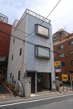 ◆御茶ノ水駅徒歩６分◆路面店◆物販・整体・トランクルームご相談可◆敷金３ヶ月外観