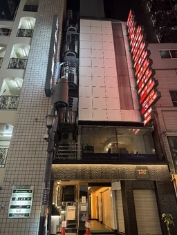 【北新地本通り】　バー・ラウンジ居抜物件外観