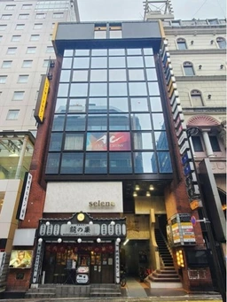 ≪新宿三丁目駅 徒歩4分｜3階・191.73㎡｜業種相談≫外観