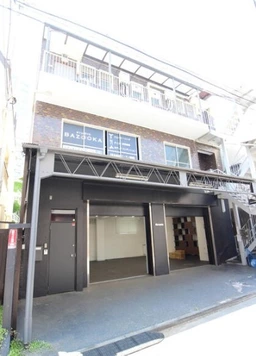 中野駅 徒歩7分 視認性の高い1階路面店舗外観