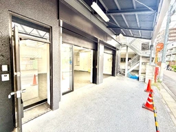 中野駅 徒歩7分 視認性の高い1階路面店舗外観