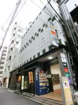 六本木駅 7番出口（ミッドタウン前）徒歩1分／外苑東通りから入ってすぐ／バー居抜き物件【再契約不可】