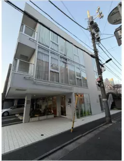 表参道駅 徒歩8分 1F スケルトン物件 【飲食可】前面ガラス張り/ 看板取付スペースあり/ 天井高：3100m