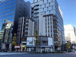 新橋駅徒歩２分！サービス店舗にお勧めな明るい小規模区画外観