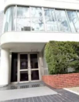 初台駅徒歩5分、山手通り至近のサービス店舗、事務所などにオススメな物件です。