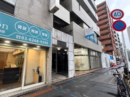 飯田橋駅 徒歩3分／ワンフロア１テナント／クリニック・事務所／土日利用可／天高2.47m外観