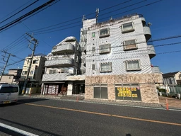 交通量のある道路に面した視認性の高い立地　事務所や店舗など相談可能（飲食不可）外観