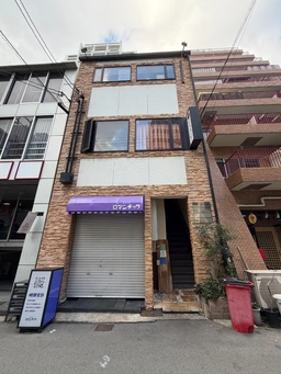 ★人気の新町１丁目の専用階段２階店舗★他沿線各駅に徒歩圏内★創作料理店居抜き店舗★カウンター１０席★現テナント１７年営業外観