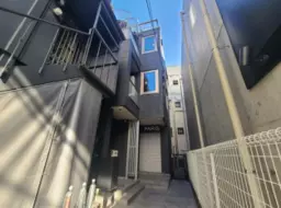 明治神宮前〈原宿〉駅 徒歩4分 1F〜3F 現況:その他 その他居抜きなど物件 【業種相談】管理番号：200112