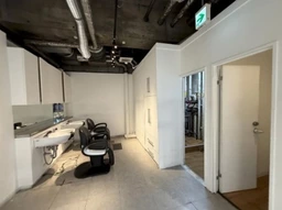 京都市役所前駅 徒歩2分 B1F 現況:美容室・理容室 その他居抜きなど物件 【業種相談】外観