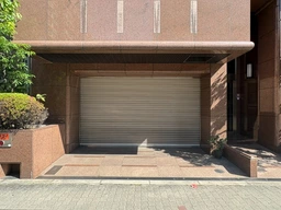 阿波座駅 徒歩8分 視認性良好な1階路面店 土佐堀3丁目バス停前  【クリニック・美容系歓迎（飲食不可）】