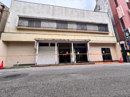 ≪駅前路面（1F 76.83坪＋2F 34.06坪）≫大和駅2分/坪単価7,000円以下/飲食居抜き/外観