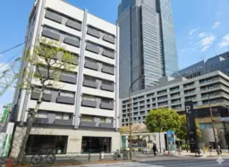 【ES0526】六本木駅 徒歩4分 B1F〜1F ショールーム居抜き スケルトン、居抜きご相談ください。　※飲食可外観