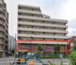 【高田馬場駅４分】２階１６９坪。諏訪通りに面する。サービス、クリニック、事務所など【飲食不可】外観