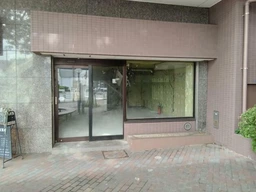 ◆上大岡駅 徒歩5分 1階路面 鎌倉街道沿い カフェ・美容・サービス向き 【飲食可】◆