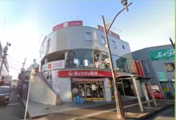 【福生駅徒歩1分】西口ロータリー目の前！約53坪の開放的な2階スケルトン店舗。元美容院・業種相談可！外観