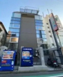 【町屋駅徒歩9分】1階部分の広々20坪テナント！専有部内にトイレ・EV完備。各種サロンや物販店に最適な空間外観