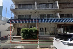 1階路面店舗！出入口2カ所有り。成約の方に内装協力金：200万円でます！（業種については管理組合の承認が必要です）。外観
