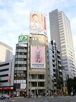 南青山三丁目交差点の角地で視認性に優れている外苑前の稀少店舗・事務所物件！