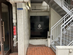 六本木駅 徒歩7分 B1F 現況:バー 飲食居抜き物件 【何業も可】