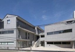 鹿島田駅 徒歩2分 1F〜3F 現況:クリニック その他居抜きなど物件 【飲食不可】