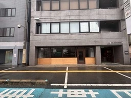 大通り沿い路面店舗　外観