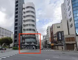 【浅草橋駅２分】１-２階５３坪。各フロア２６坪。江戸通りと国道の交差点角地でガラス面。物販居抜き。【飲食相談可能】
