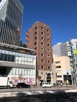 ≪表参道駅 徒歩2分｜B1階・194.19㎡｜業種相談≫外観