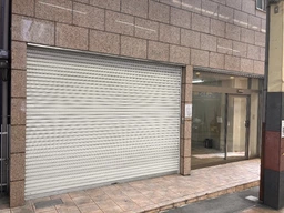 『甲南本通り商店街』に面する間口約7.0ｍの１F店舗！　物販・サービス・飲食ご相談ください♪外観