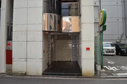 西中島南方駅 徒歩4分 4F 【ラウンジ居抜き物件】