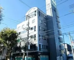 三鷹駅徒歩3分！（現在クリニック盛業中）