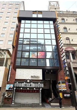 新宿三丁目駅 徒歩3分 3F 【軽飲食・事務所・美容室・物販・クリニック・サービス・カラオケ】外観