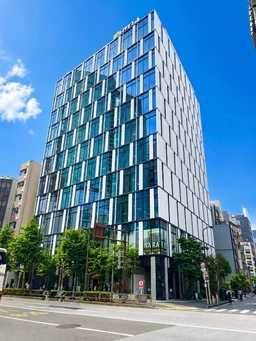 【駅前】専用階段あり新橋駅 徒歩2分　飲食可の物件です。クリニックやサービス店舗も受け入れ可となります。外観