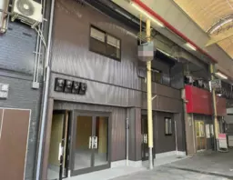 岸里駅 徒歩5分 中央通商店街 1F〜2F一棟貸し物件 【飲食不可】外観