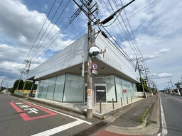 前テナント自動車ディーラー、近隣に500坪以上の駐車場も利用可能！（賃料込）外観
