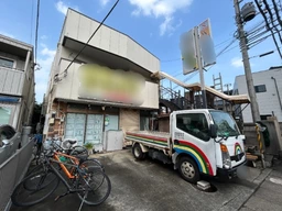 1階店舗・駐車場スペース付き！　軽飲食も相談でき壁掛けエアコンは貸主にて設置いたします。外観