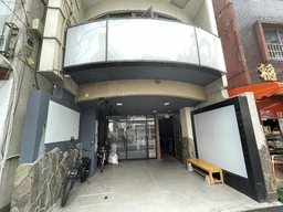【賃料大幅減額】巣鴨駅地蔵通り商店街の路面立地！外観