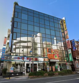 藤沢駅 徒歩3分◆『南口本通り商店会』沿い◆南口出て真っ直ぐ◆【カラオケ】や【ネットカフェ】の入るビルで深夜も集客期待◆外観