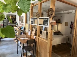 鶯谷駅から徒歩10分！カフェ・サロンの居抜き物件！！