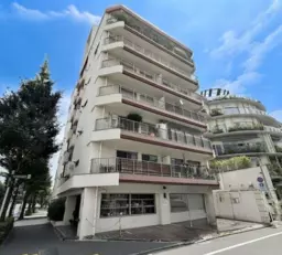 原宿駅 徒歩6分 3F 現況:美容室居抜き物件 【飲食不可】現況渡し/ 造作譲渡無償 複数路線利用可能な便利な好立地！外観